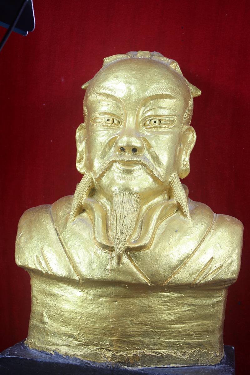 百家姓赖氏泥塑像