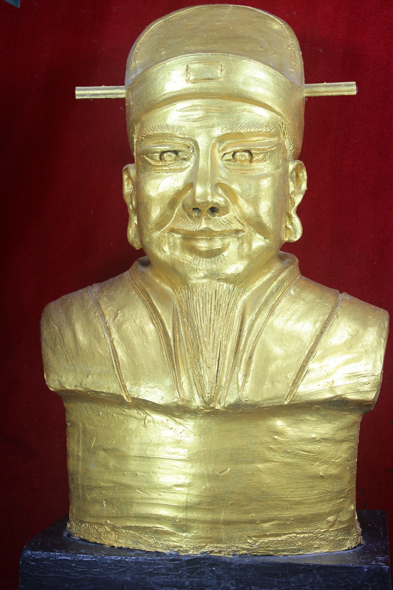 百家姓龍氏泥塑 像